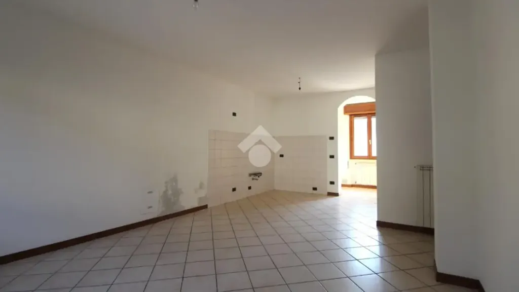 Pièces - Ground Floor Trilocale with Private Garage in Dello