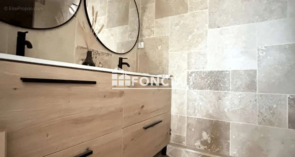 Salles de bain - Appartement avec Terrasse au Dernier Étage à Villeneuve-sur-lot