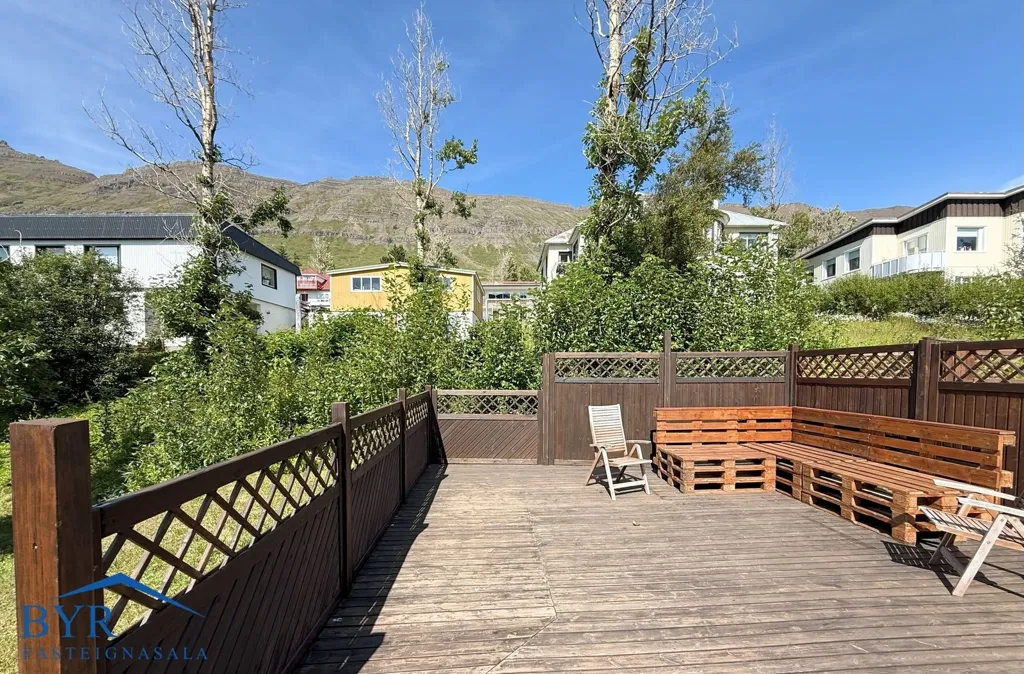Terrasse - Duplex with Fireplace in Neskaupstaður