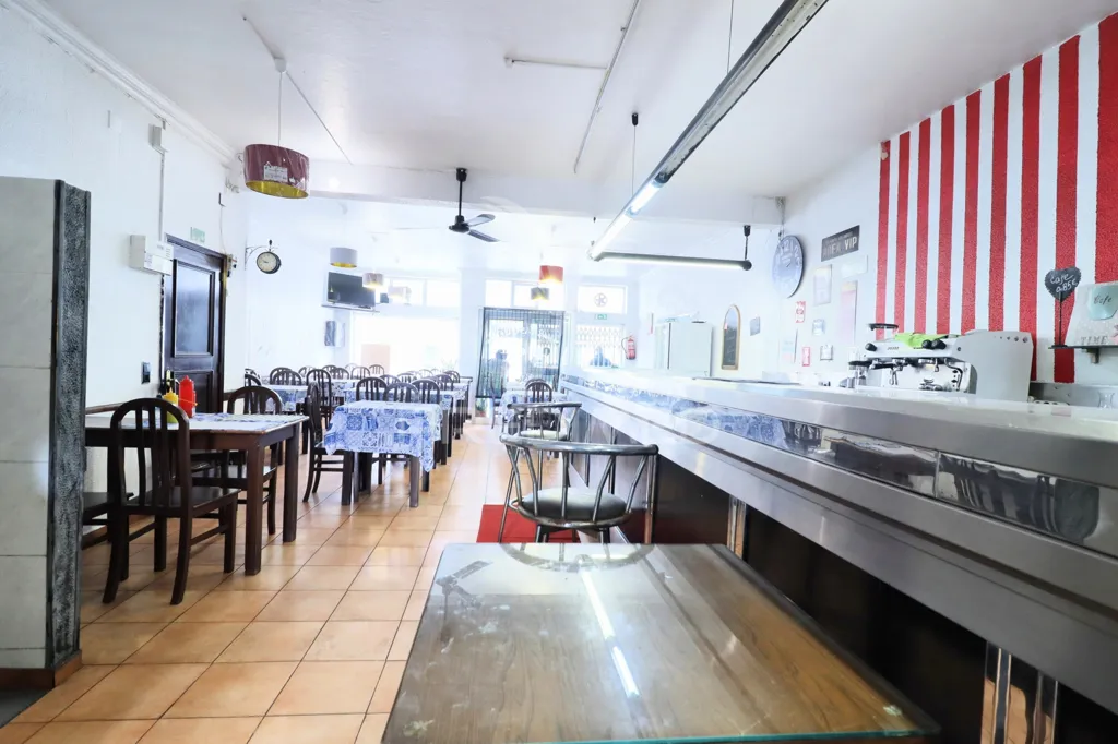 Toad - Churrasqueira with Seating in Valadares