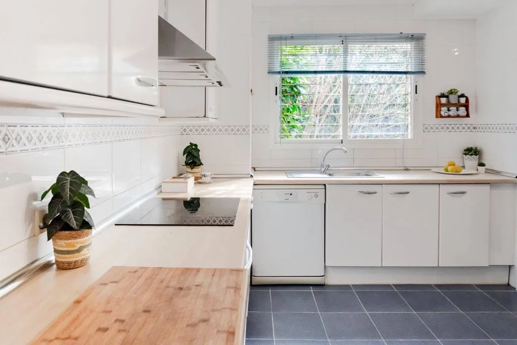Cuisine - Luxury Flat with Private Pool in Les Maravelles, Palma