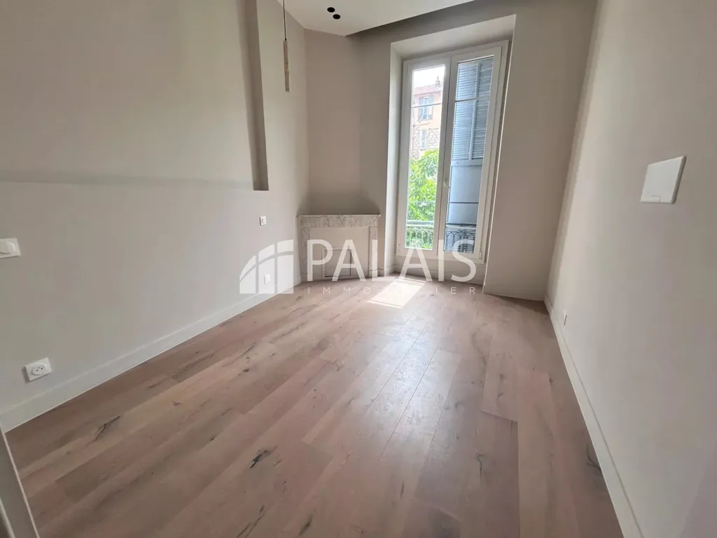 Toad - Renovated Flat with Balcony near Garibaldi
