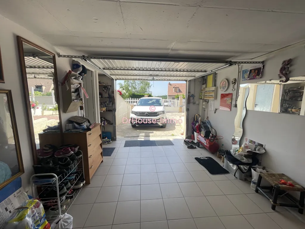 Garaaž - Family House with Full Basement in Ormoy