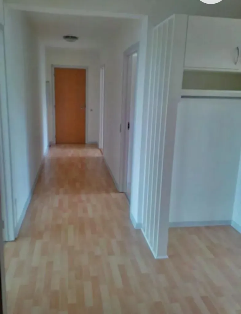 Entrée - Modernised 4-Bed Flat with View in Herning