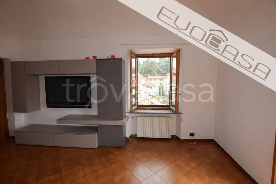 Elutuba - Rustic Apartment with Balcony in Bricherasio