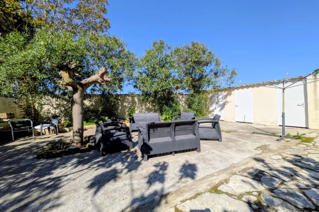 Terrass - Charming Mas with Garden in Lattes