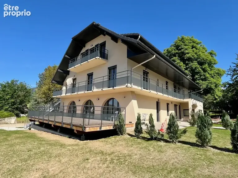 Apartment with Garden and Terrace in Le Montcel