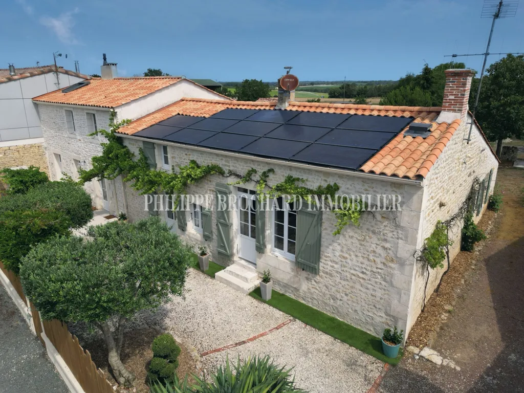 Vista aerea - Charming Stone House with Garden in Péault