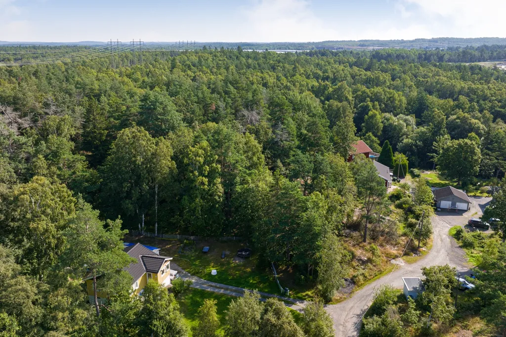 Õhuvaade - Detached Plot with Nature View in Göteborg