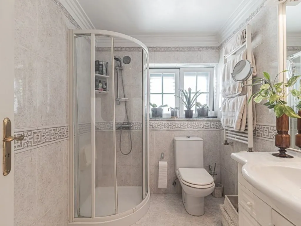 Salles de bain - Luxury House with Terrace in Almada