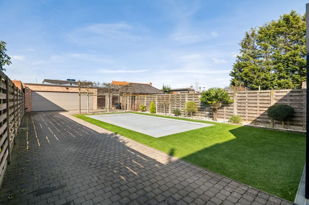 Aed - Contemporary House with Pool in Ranst