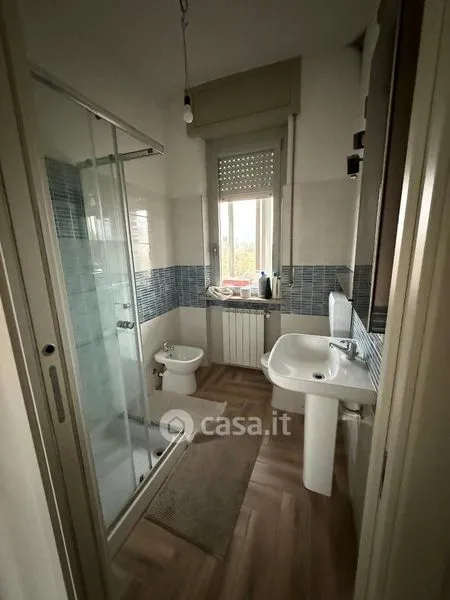 Salles de bain - Three-Bedroom Apartment with Garden in Vercelli