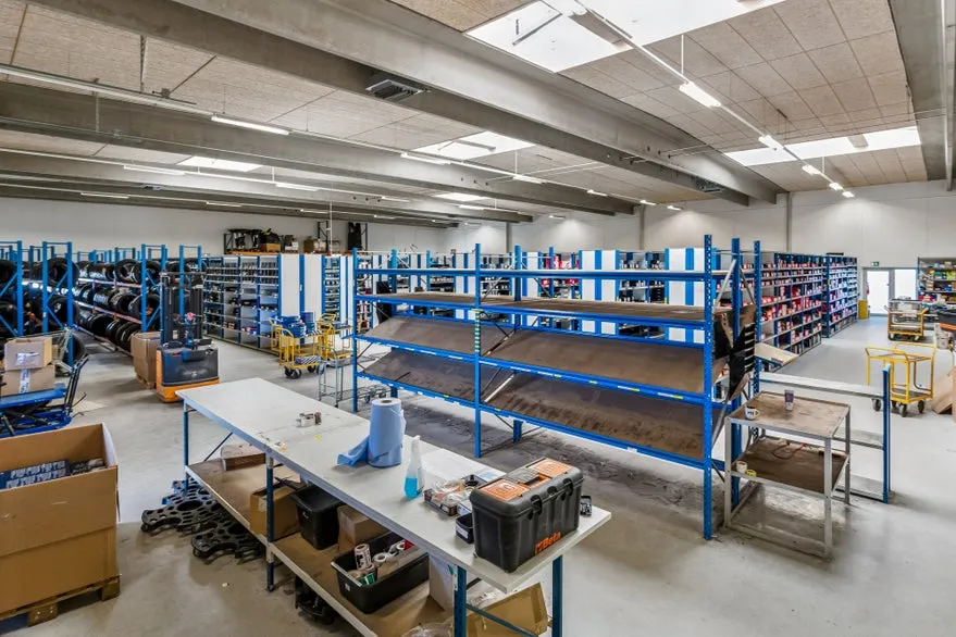 Pesuköök - Warehouse with Office in Middelfart