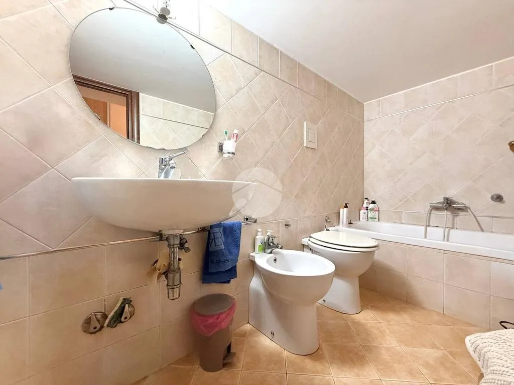 Bagni - Palazzo with Multiple Units in Vico della Tofa, Naples