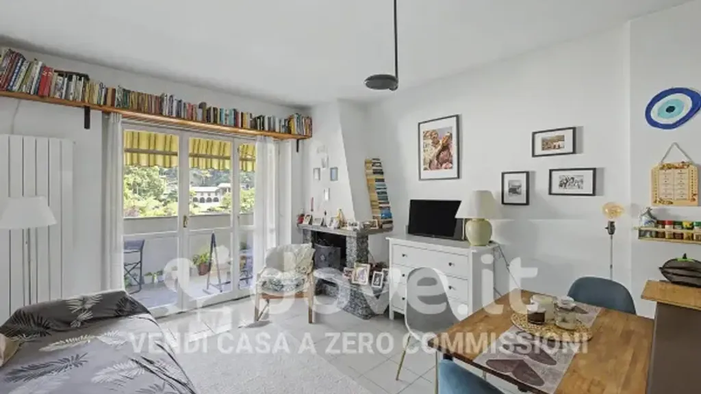 Magamistoad - Apartment with Balcony and Pool View in Porto Valtravaglia