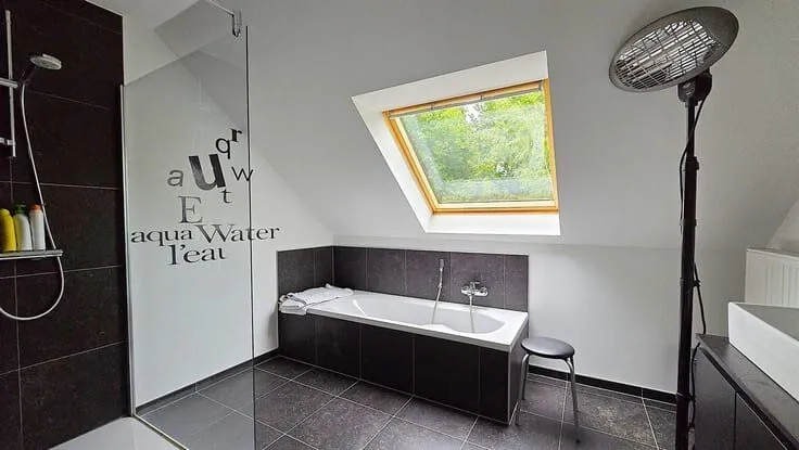 Vannitoad - Recently Built House with Solar Panels in Avelgem
