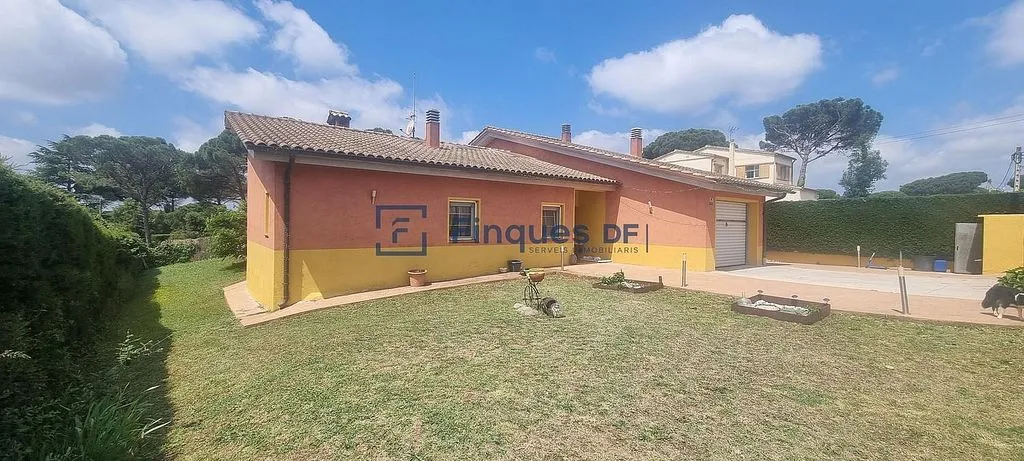Välivaade - Spacious House with Garden in Caldes de Malavella