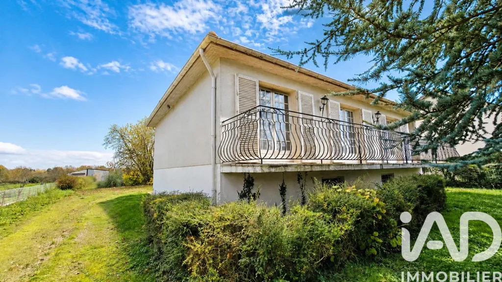 Välivaade - Traditional House with Large Garden in Le Blanc
