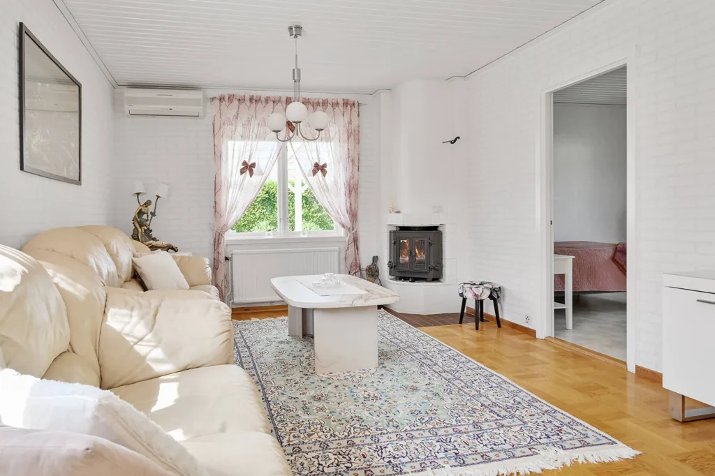 Séjour - 1-Storey Villa with Garden in Sollentuna