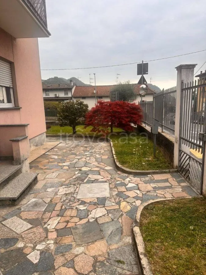 Garden - Two-Unit Apartment with Private Garden in Calolziocorte