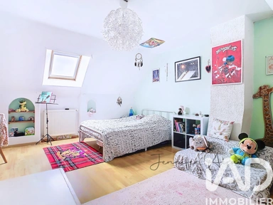 Chambres - Maison Traditionnelle avec Jardin à Montigny-Lencoup