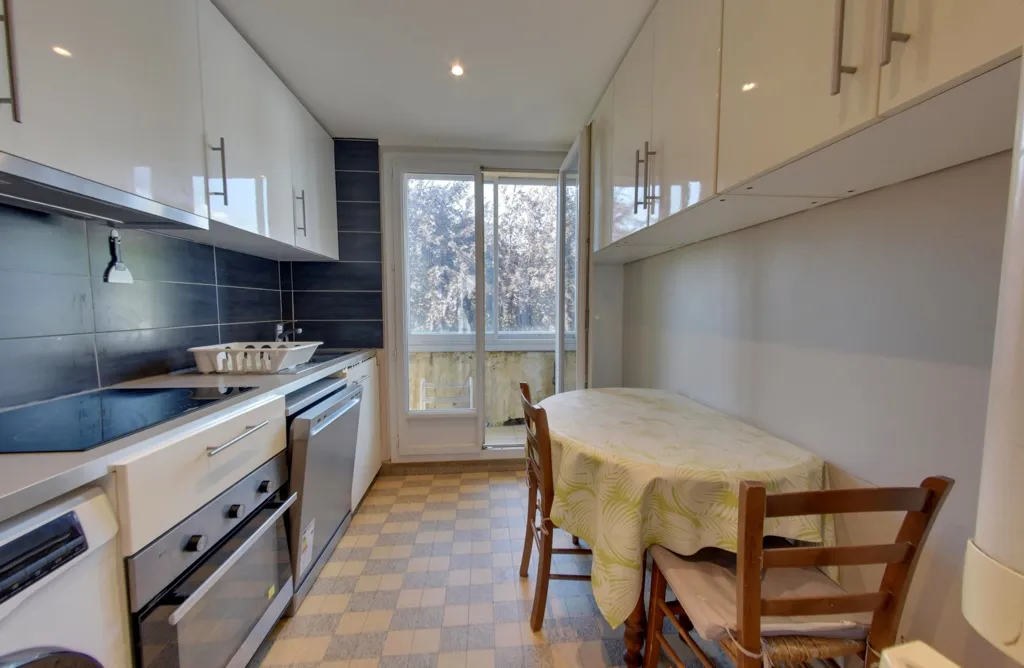 Cuisine - Appartement 4 Pièces avec Balcon à Grenoble