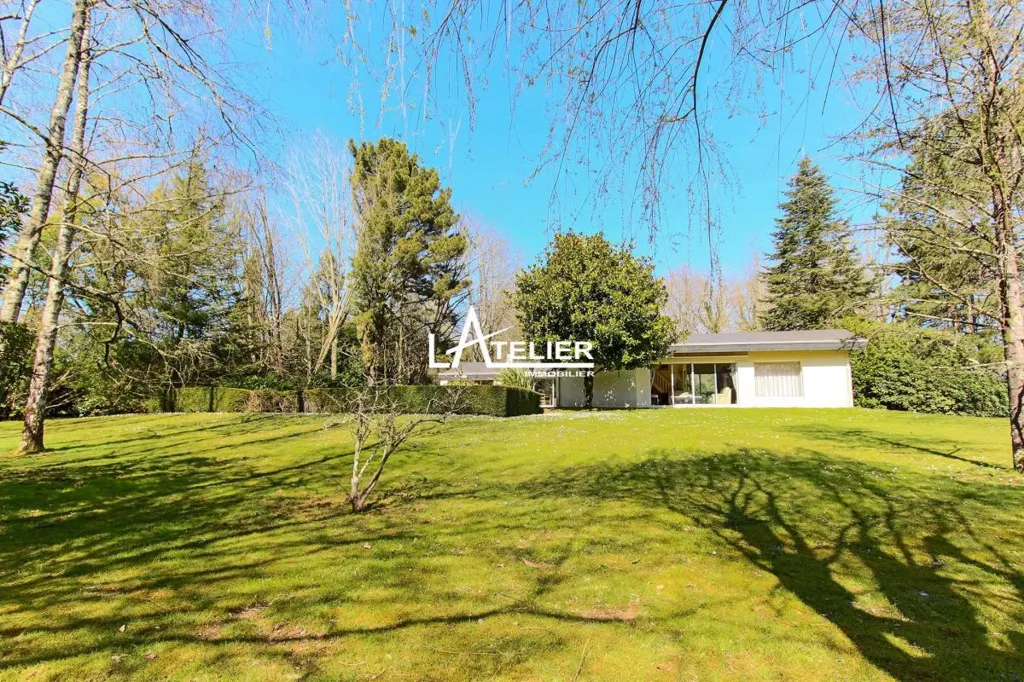 Aed - Spacious Property with Pool in Sautron