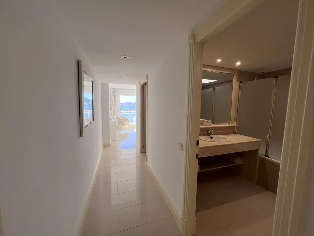 Salles de bain - Penthouse with Private Solarium on Seafront Promenade