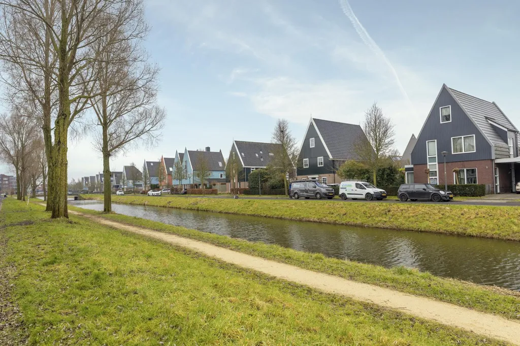 6-room house in Zwaag