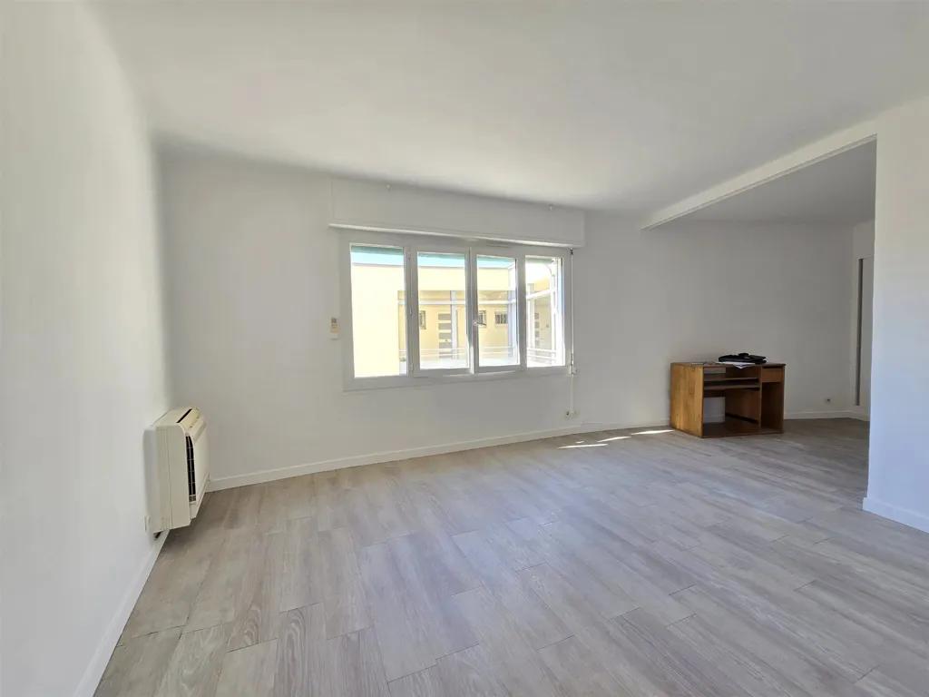 Pièces - Studio Rénové avec Vue Mer à Saint-Raphaël
