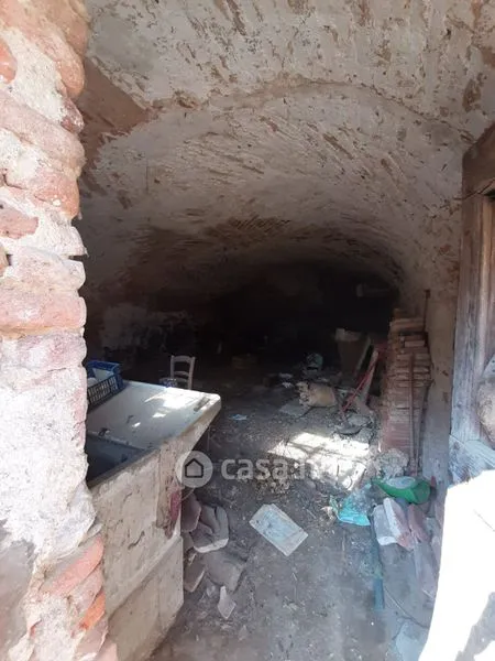 Toad - Terraced House for Renovation in Pettinengo