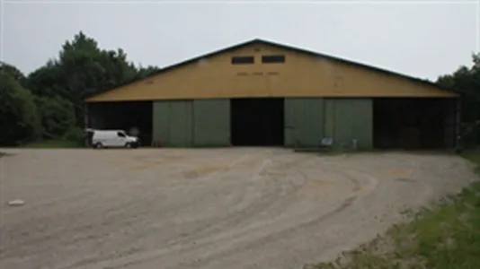 Garage - Warehouse with High Ceilings near Ringsted