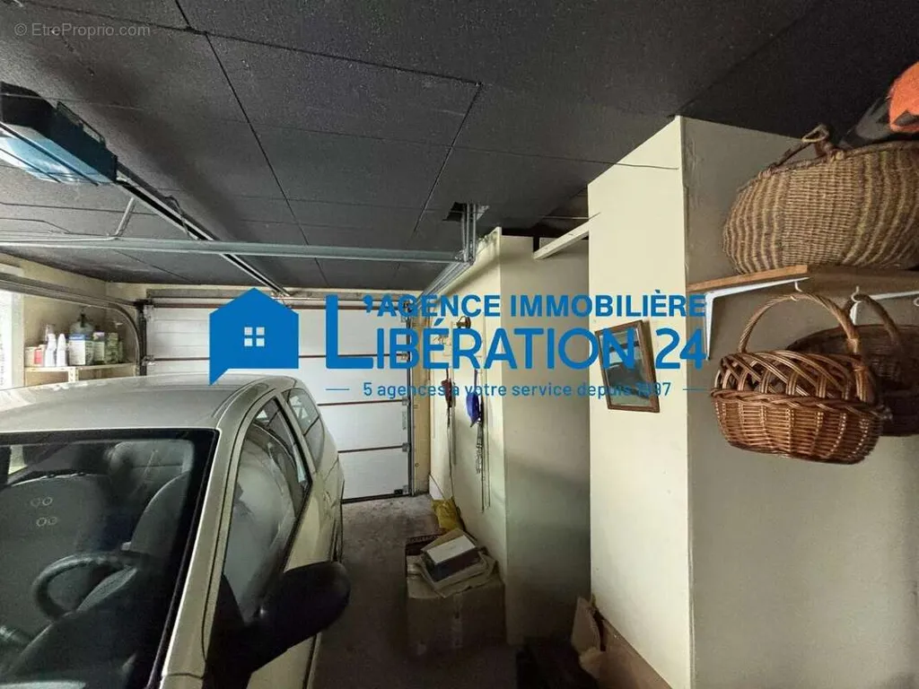 Garage - Maison avec Jardin et Terrasse à Saint-Étienne