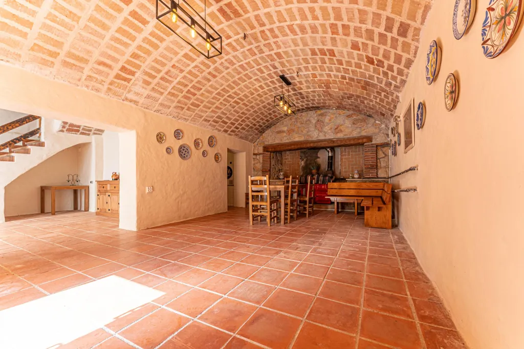 Pièces - Rustic Masia with Pool in Cabanelles