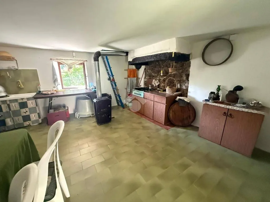 Cucina - Rustic House with Garden in Monastero di Lanzo