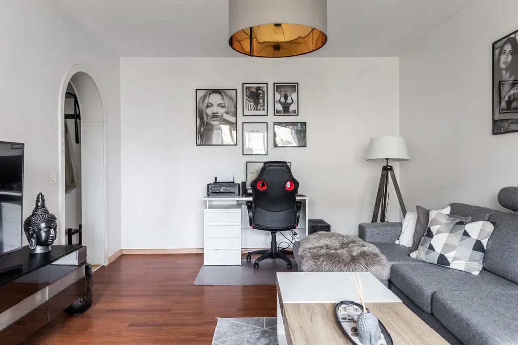 Séjour - Apartment with South-West Balcony in Quiet Area