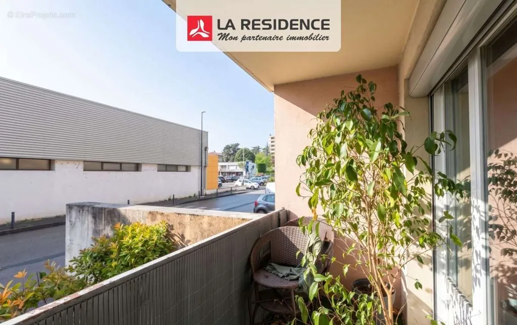 Rõdu - Renovated Flat with Balcony in Valence