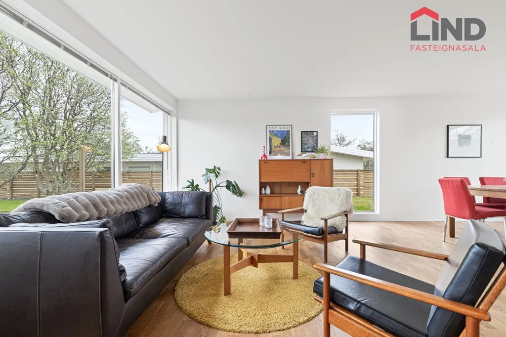 Séjour - Single-Floor House with Garden in Garðabær