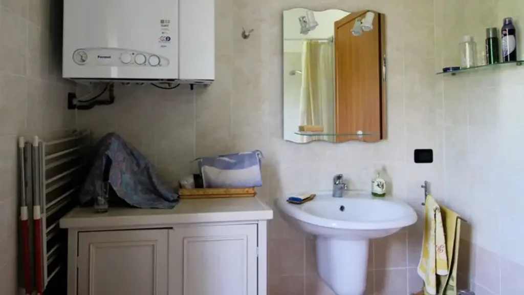 Salles de bain - Two-Level Apartment with Terraces in Alta Valle Intelvi