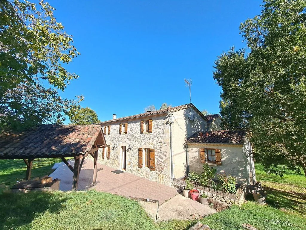 Exterior - Luxury House with Large Plot in Fleurance