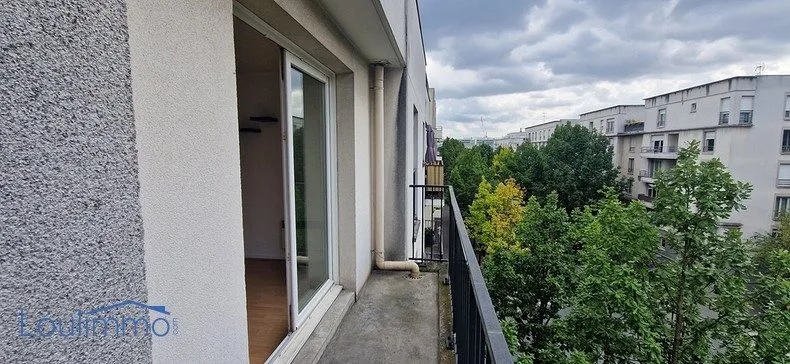 Balcone - 2-Bedroom Apartment with Balcony in St Denis