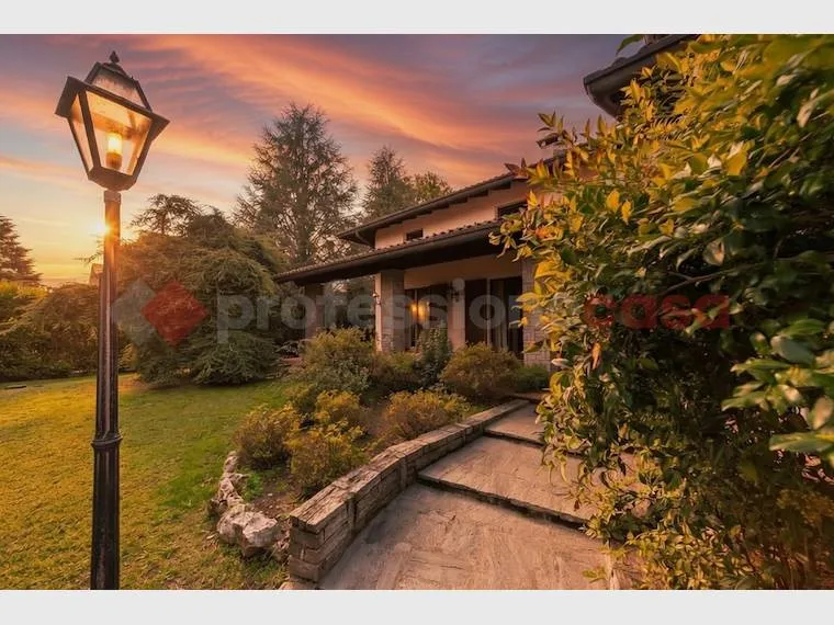 Välivaade - Bifamiliar Villa with Private Garden in Parabiago