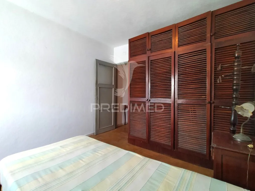 Magamistoad - Inverted Duplex Apartment for Renovation in Alvalade, Lisbon