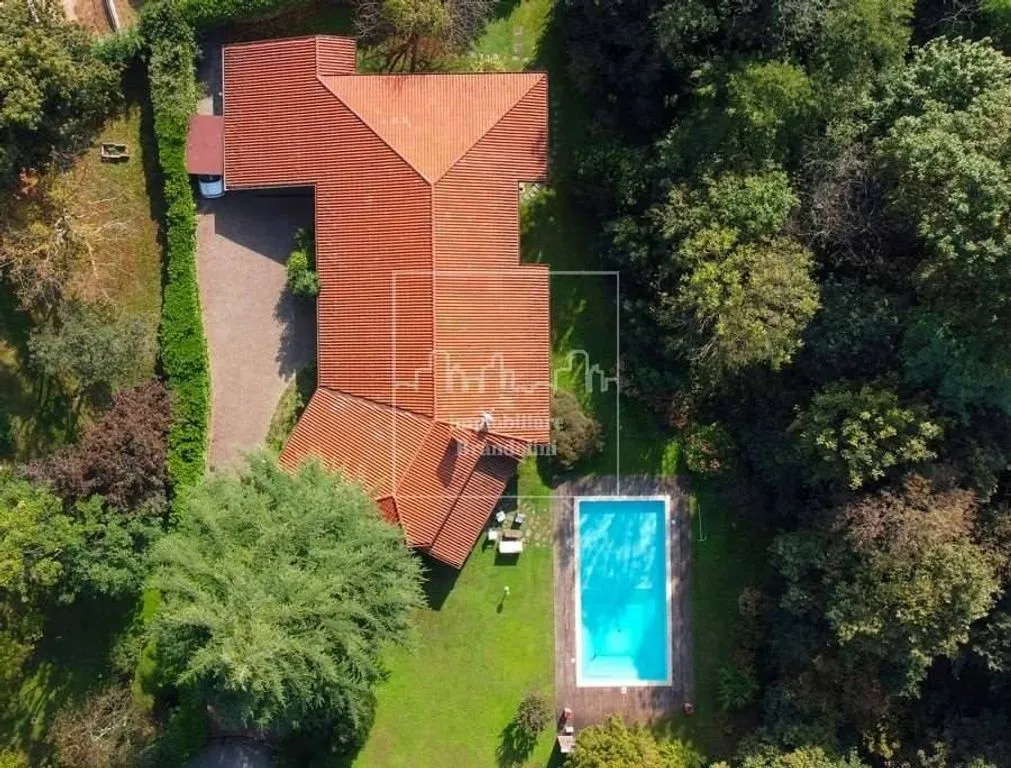 Õhuvaade - Luxury Villa with Pool near Luvinate