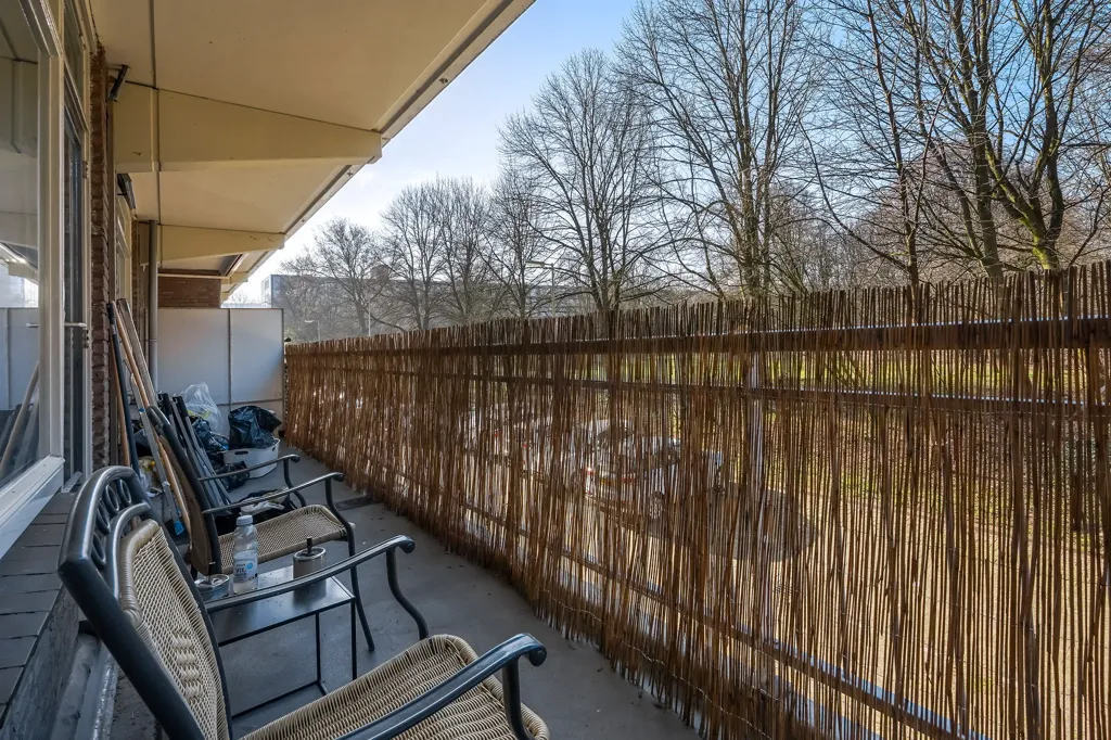 Balcon - 5-Bedroom Gallery Flat with Balcony in Leidschendam