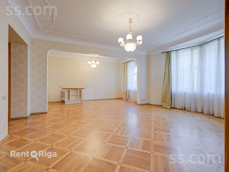 Appartement 4 pièces à Rīga