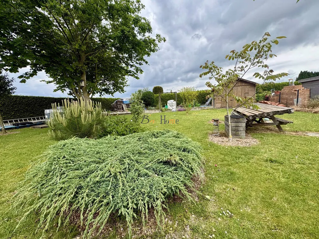 Aed - Pavilion with Garden in Marquion