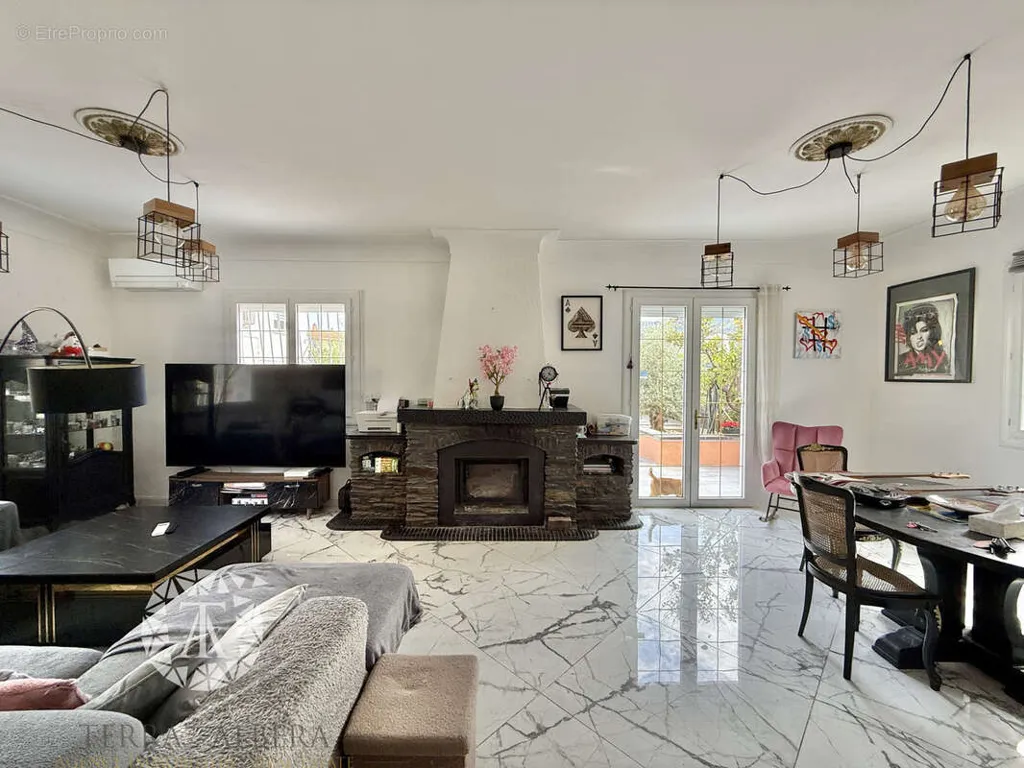 Elutuba - Villa with Garden near Centre