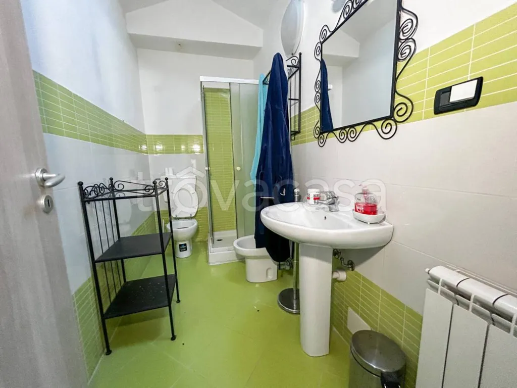 Vannitoad - Rustic Mansard Apartment with Velux Windows in Santena