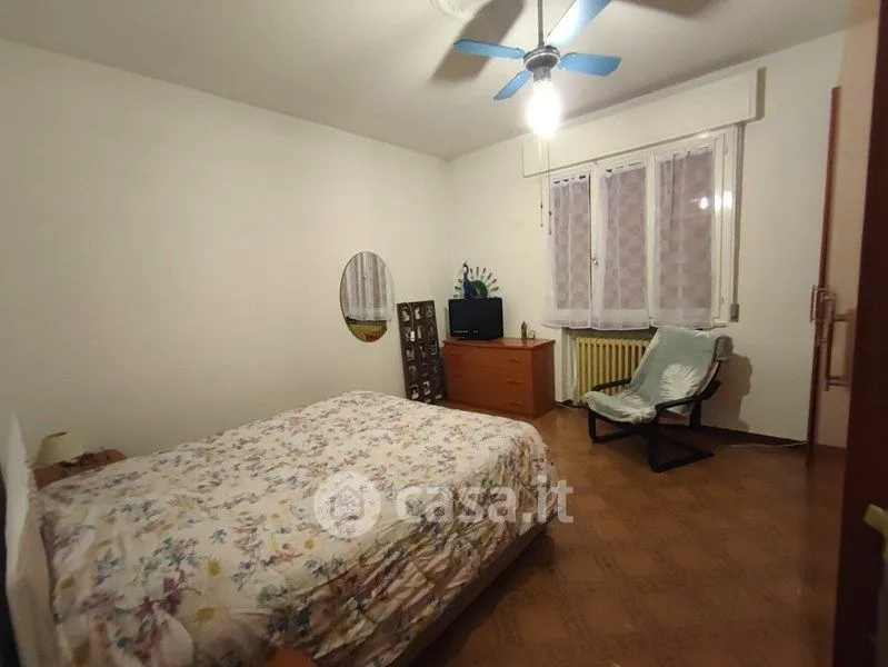Chambres - Three-Storey House with Garden in Bondeno